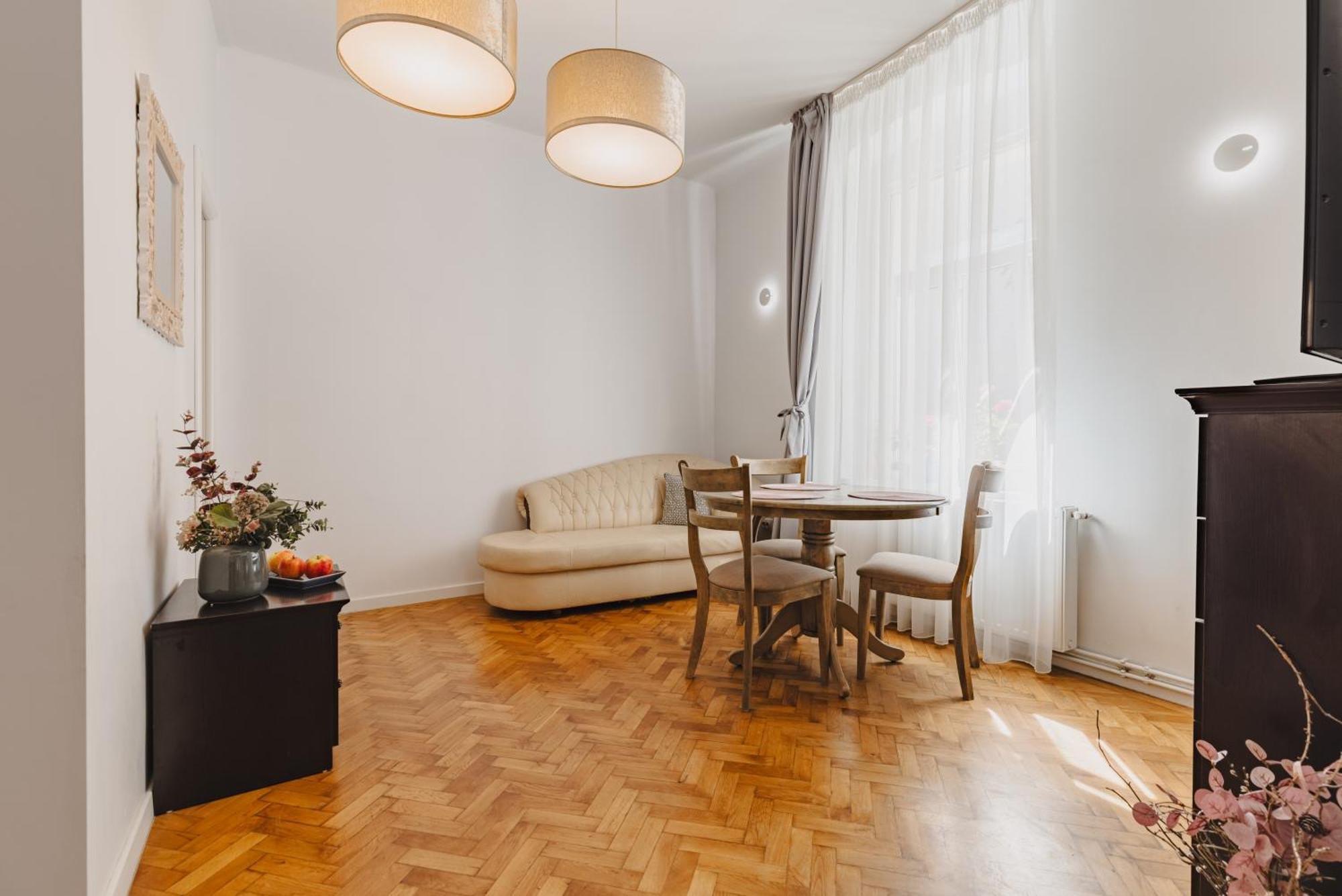 Aparthotel Albert Residence Brasov 3*